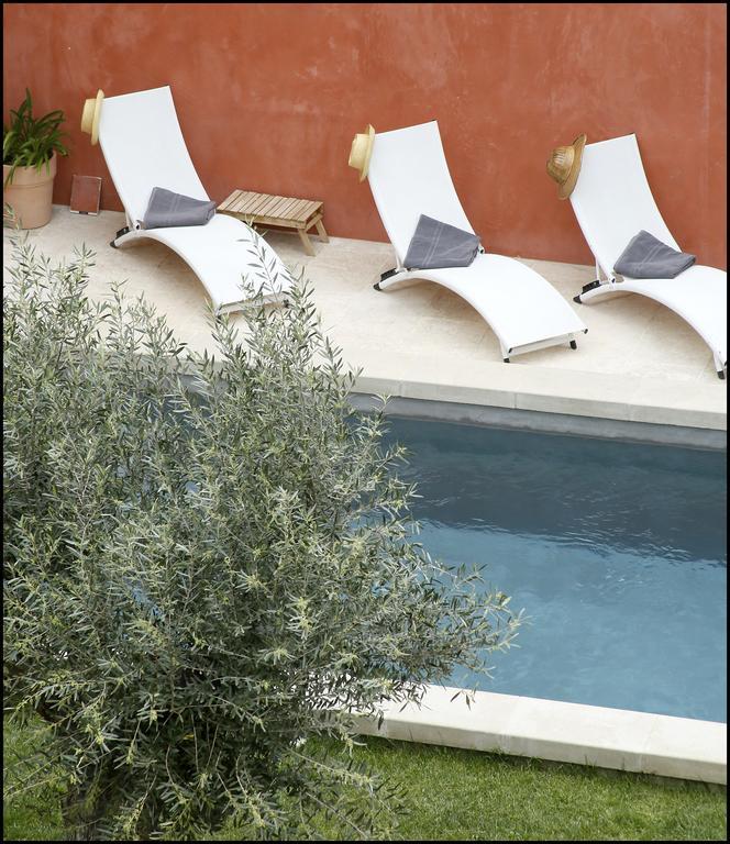 La Maison Rouge D'Uzes B&B المظهر الخارجي الصورة