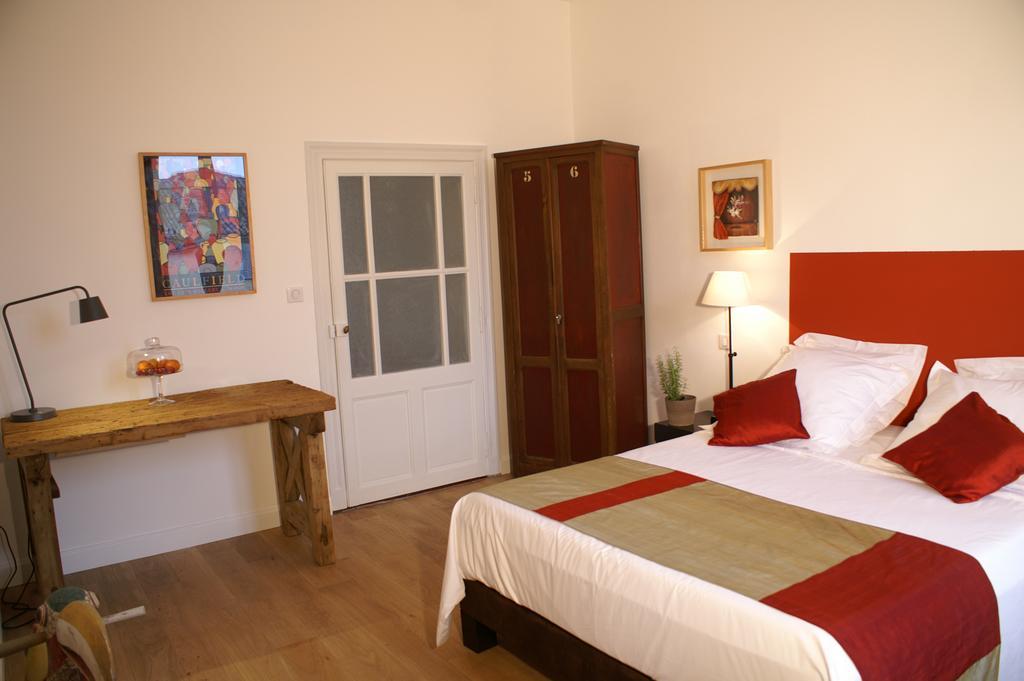 La Maison Rouge D'Uzes B&B المظهر الخارجي الصورة